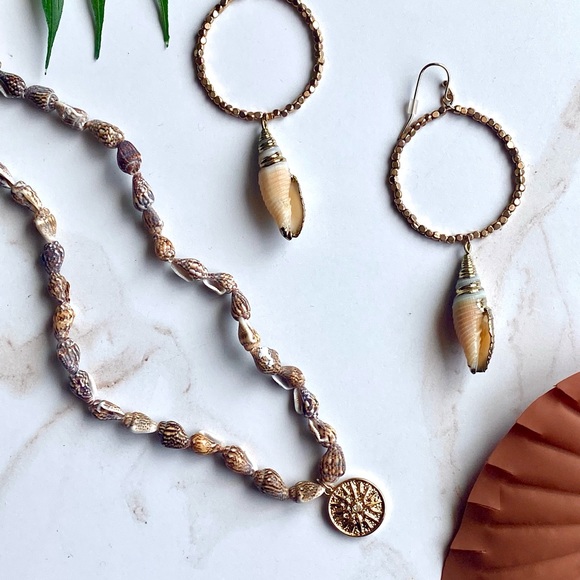 Seashell Coin Necklace - Picture 2 of 4